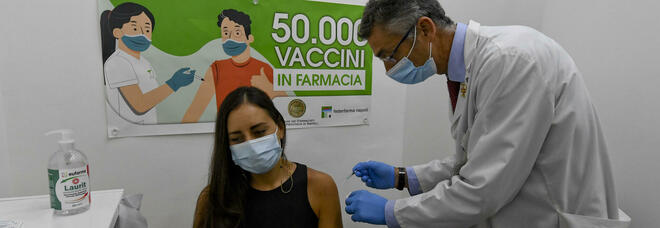 Covid, la terza dose del vaccino a Napoli: ecco chi può farla e come procedere