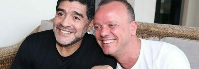 Gigi D'Alessio al Plebiscito, la notte degli omaggi: da Carosone a Dalla e Maradona