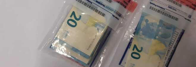 Pagano con 20 euro falsi il conto del bar: rintracciati con una scatola di banconote ben contraffatte
