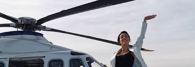 Georgina Rodriguez vola a Sanremo in elicottero: «Ci siamo!»