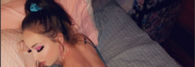 Zoe Parker, ex attrice porno muore nel sonno a 24 anni: aveva appena annunciato di essersi fidanzata