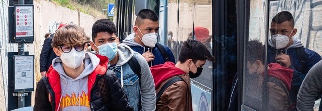 Roma, mascherine Ffp2 sui bus: l obbligo contro i contagi