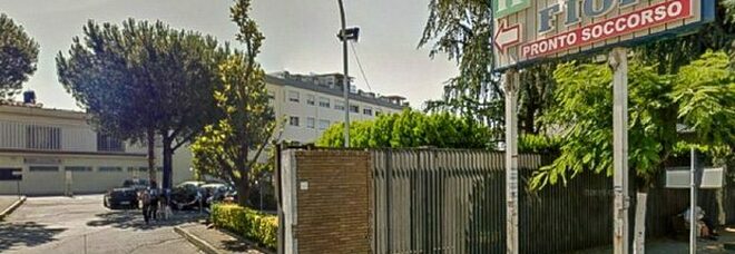 Focolaio Covid in clinica nel Napoletano, morta cardiopatica: «Contagiata durante il ricovero»