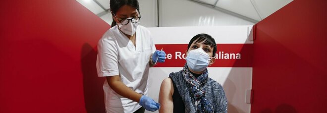 Covid e vaccini, open day per over 30 e maturandi entro fine maggio nel Lazio