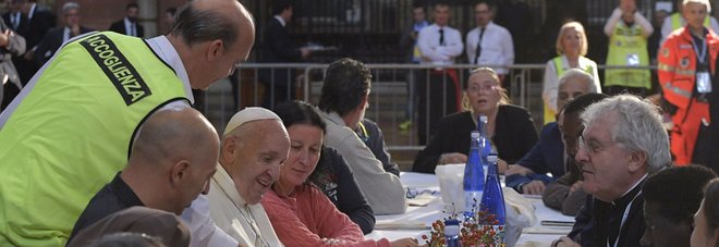 Papa Bergoglio: «I soldi sono una rovina per la Chiesa»