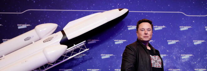 Razzo SpaceX in rotta di collisione con la Luna: il vettore di Elon Musk potrebbe schiantarsi il 4 marzo