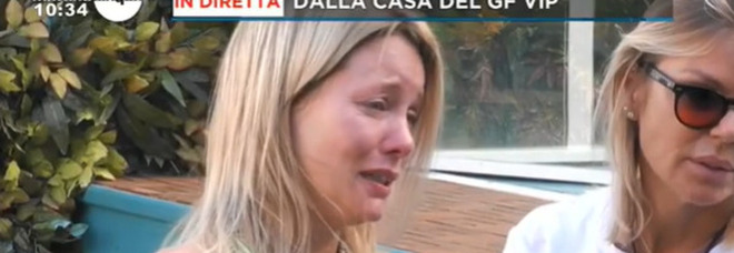 Gf Vip, Flavia Vento in lacrime per i suoi cani: «Non li ho mia lasciati da soli, a mia madre non frega niente»