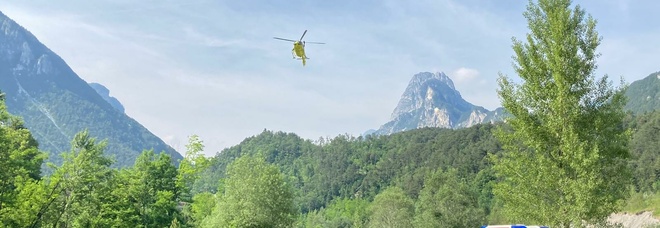 L'elisoccorso recupera l'alpinista sul monte Grauzaria