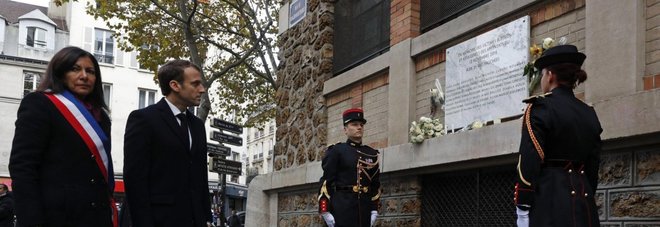 Parigi ricorda la strage del Bataclan due anni dopo l'attentato