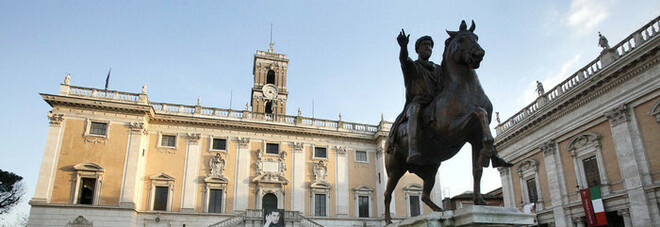 Roma, Virginia Raggi boccia il Museo del fascismo proposto dalla sua maggioranza: è polemica