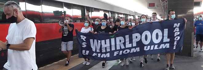 Whirlpool, è sciopero: 200 lavoratori manifestazione a Roma