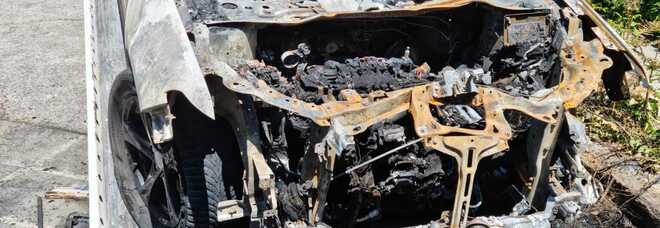 Avellino città dei roghi: bruciata l'auto di Iacovacci davanti alla sua casa
