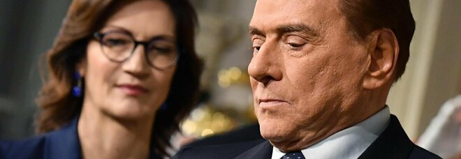 Forza Italia, dopo l'affondo dei ministri Berlusconi tenta di evitare il big bang del partito