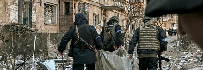 Ucraina, nonna "killer" offre una torta con lo zinco ai soldati russi e ne avvelena otto