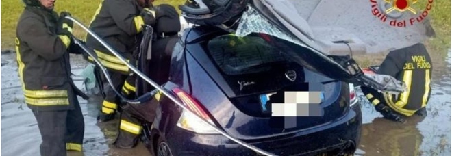 Vercelli, scontro frontale tra due auto: tre morti (tra i 20 e i 22 anni) e due feriti nell'incidente