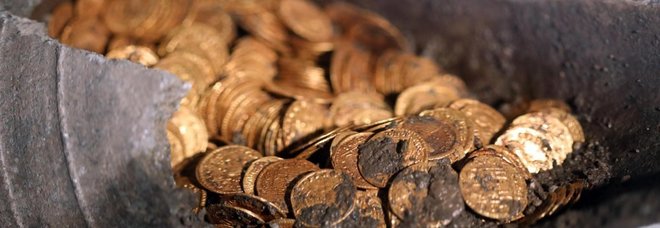 Como, scavi portano alla luce 300 monete romane: «Uno dei tesori più grandi mai ritrovati»