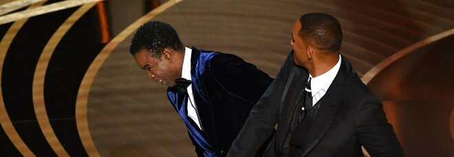 Will Smith e lo schiaffo agli Oscar: «Chiedo scusa a Chris Rock, la violenza in tutte le sue forme è velenosa e distruttiva»