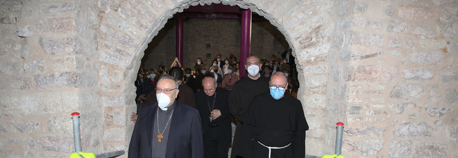 L'antica porta del Vescovado di Assisi