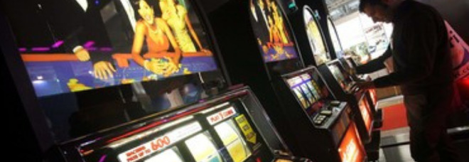 Alto impatto a Torre Annunziata, sequestrate quattro slot machine abusive
