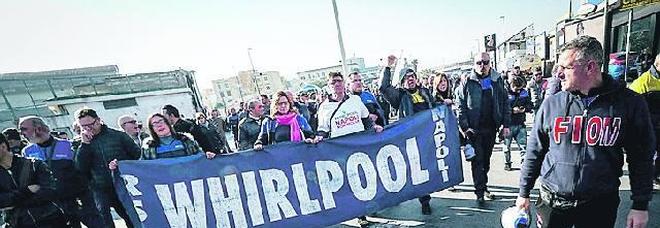 Whirlpool, l'allarme dei sindacati: «Senza risposte intervenga Conte»