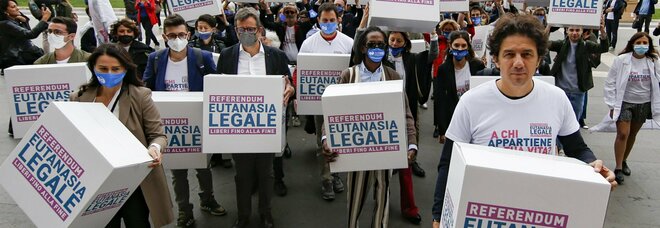 Eutanasia, le firme per il referendum depositate in Cassazione