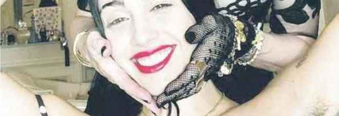 Liscia, depilata o al naturale? Lourdes Leon, la figlia di Madonna, sfila con le ascelle pelose, come Beyoncé e Lady gaga