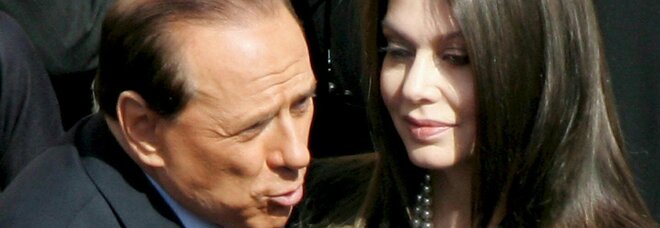 Berlusconi positivo, l'ex Veronica Lario: «Sono addolarata e un po' preoccupata»