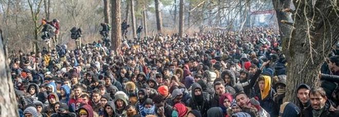 profughi al confine tra Grecia e Turchia