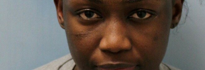 Donna condannata a 14 anni di carcere per aver versato dell'acido sul fidanzato mentre dormiva, convinta erroneamente che avesse un'amante