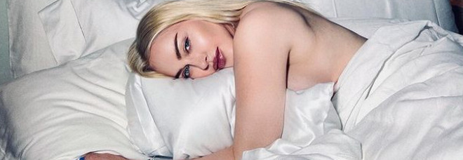 Madonna nuda sul letto: «Un angelo veglia su di me». E 4 dei 6 figli la chiamano “Mambo”