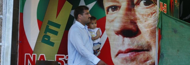Pakistan, attacchi al vincitore Imran Kahn, i partiti sconfitti: «Elezioni da ripetere»