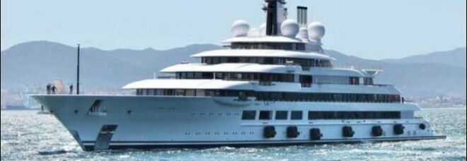 Putin, risolto il mistero dello yacht da 140 metri: ecco chi è il proprietario. A bordo c'è anche un sistema che distrugge i droni
