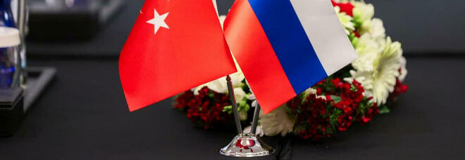 Colloqui Antalya, Kiev apre alla neutralità e Mosca chiede il Donbass sovrano: la mediazione di Erdogan