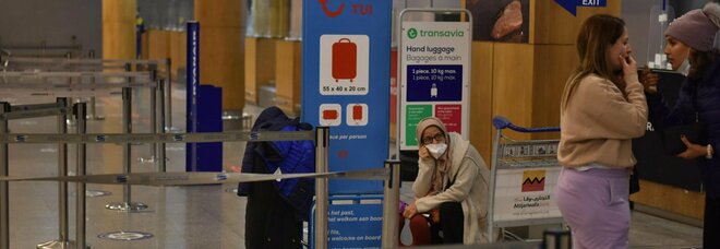 Omicron, italiani bloccati in Marocco: «Scene di disperazione in aeroporto, aiutateci»