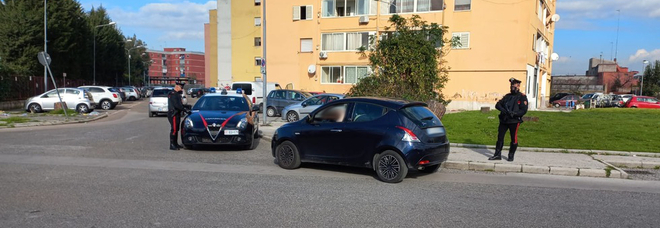 Controlli antidroga a Pomigliano d'Arco: arrestato 18enne sorpreso mentre spacciava