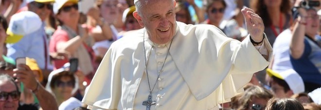 Il Papa va a visitare a sorpresa un gruppo di ex preti per conoscere le loro famiglie