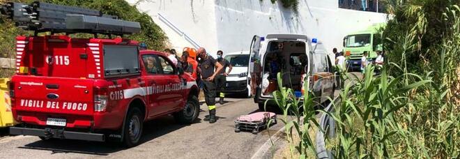 Incidente a Ponza, auto con 5 ragazzi contro camion: un ferito grave