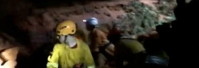 Confermata la morte di 9 vigili del fuoco brasiliani dopo il crollo della grotta dove si stavano addestrando