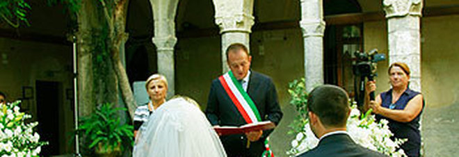 Matrimonio civile al Chiostro di San Francesco celebrato dal sindaco di Sorrento Giuseppe Cuomo