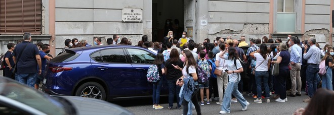 Variante Omicron a Caserta, il sindaco chiude i tre plessi della scuola