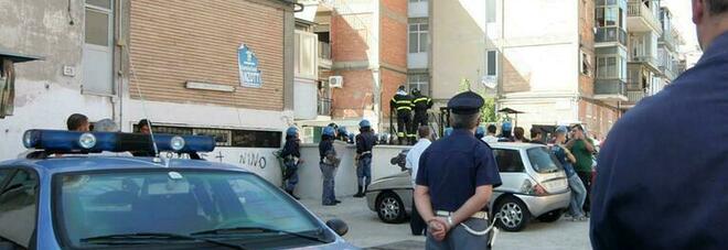 Napoli, spari e coltellate: due morti e tre feriti tra Ponticelli e Rione Traiano. Parenti di una vittima sfasciano il pronto soccorso