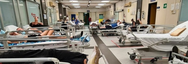 Ospedali, a Napoli l'emergenza si allarga: dopo il Cardarelli bolgia anche nel polo Est
