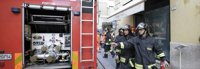 Incendio a Sant'Antimo, in fiamme sartoria: l'ombra del racket