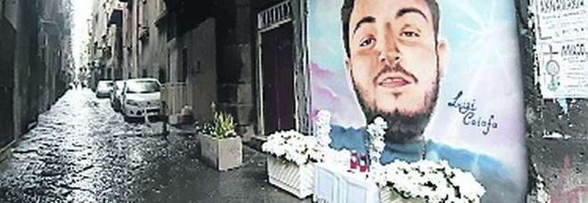 Luigi Caiafa ucciso a Napoli, il gip archivia: «Il poliziotto sparò al baby rapinatore per difesa»