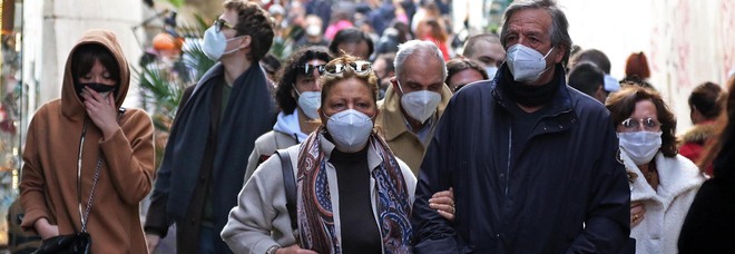 Covid in Campania, oggi 9.370 positivi e 31 morti: l'indice di contagio sale al 17,41%, aumentano ricoveri e terapie intensive