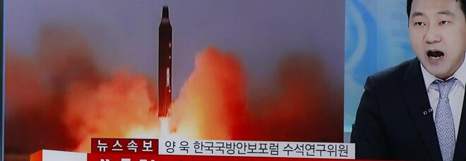Corea del Nord lancia tre missili balistici verso il mar del Giappone. Seul: «Sedicesimo test nel 2022»