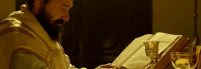 Shia LaBeouf nel film "Padre Pio" di Abel Ferrara