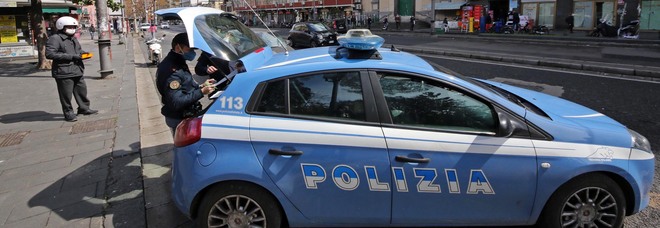 Napoli, controlli della polizia al Vasto: scattano 400 multe agli automobilisti