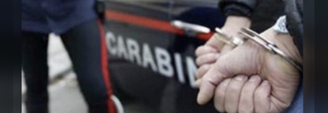 Bimbo di 10 anni in auto con il pusher consegna la cocaina ai carabinieri