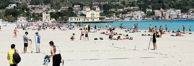 Estate 2021, un italiano su cinque non andrà in vacanza. Confcommercio: incertezza frena ripresa